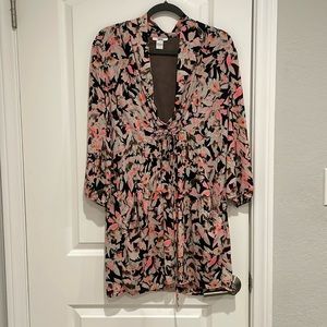 Like new women’s bar lll dress. Size large. Has pockets.